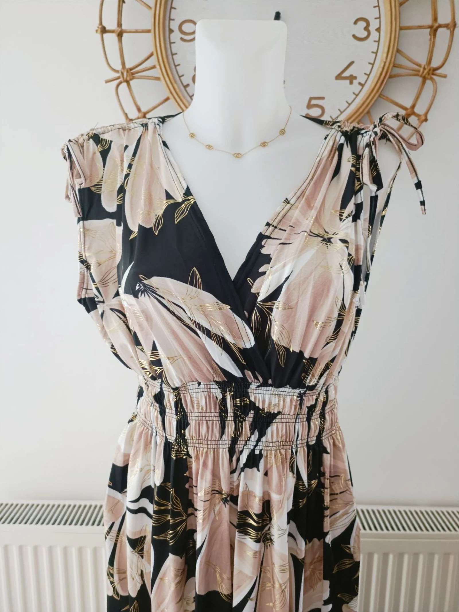 Robe magique noir beige blanc dorée  – photo 2